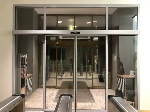 Автоматические раздвижные стеклянные двери DoorHan